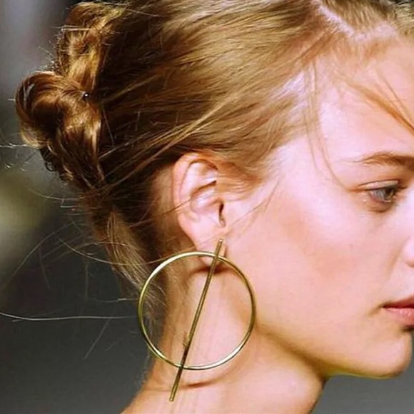 {BARDEN} geometric gold bar hoop earrings - Picture 3 of 8